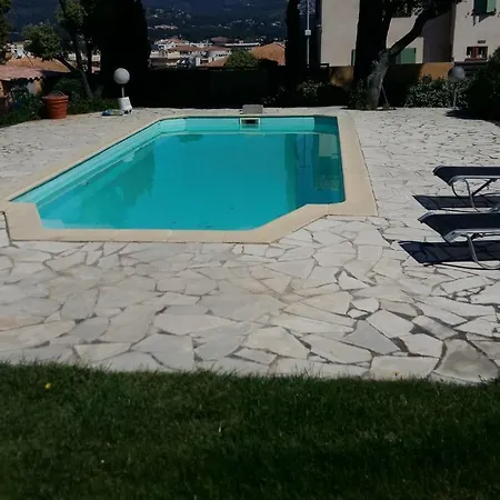 Les Grillons Holiday home *